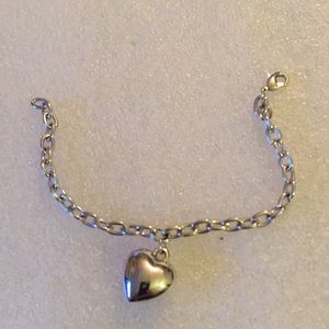 Hear charm bracelet